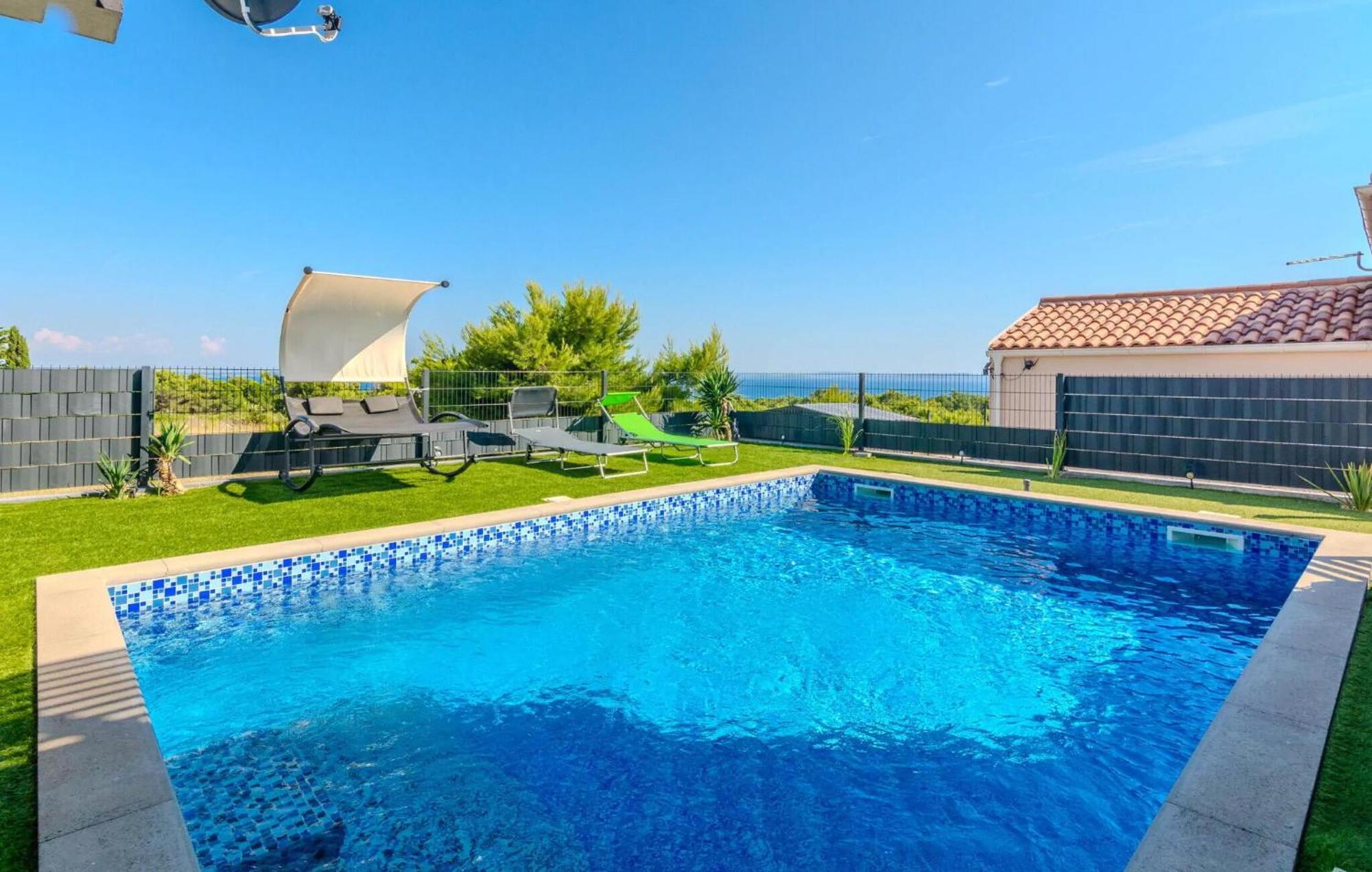 Amazing In With House Sea View